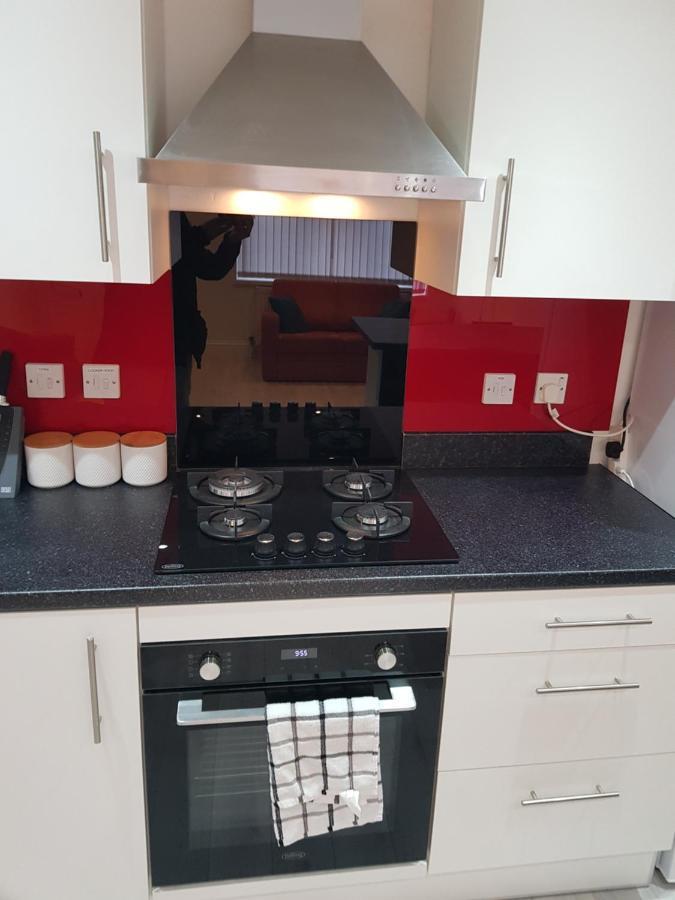 Central Windsor 2 Bedroom Flat With Free Parking Exterior photo